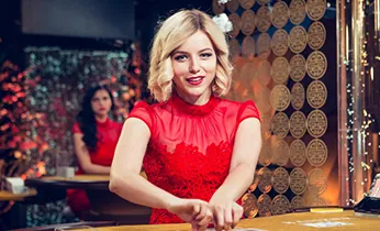 Hình ảnh hỗ trợ khách hàng, cán bộ bảo vệ dữ liệu